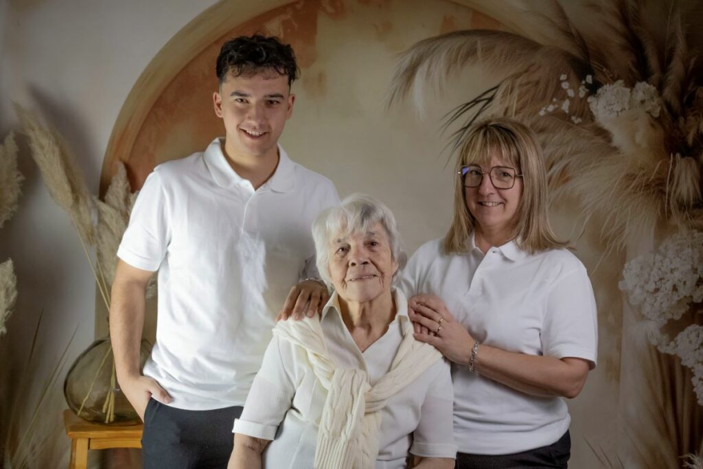 Ma Mère Veille, un histoire de famille